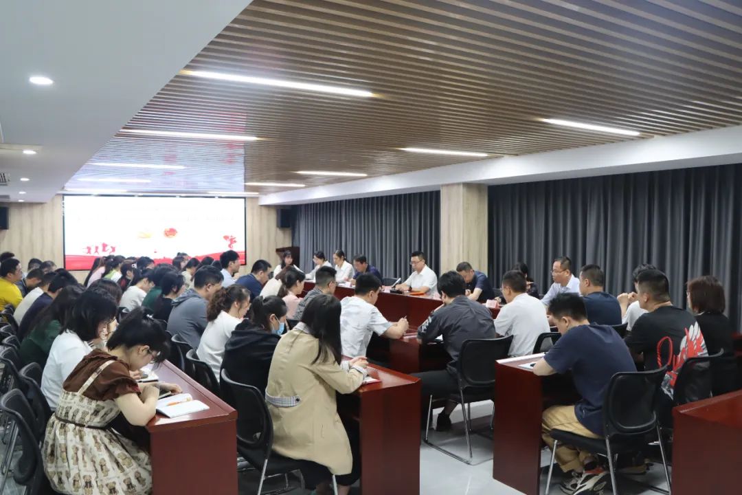 永利ylg官网召开五四青年节座谈会并开展“青年先锋队”授旗仪式