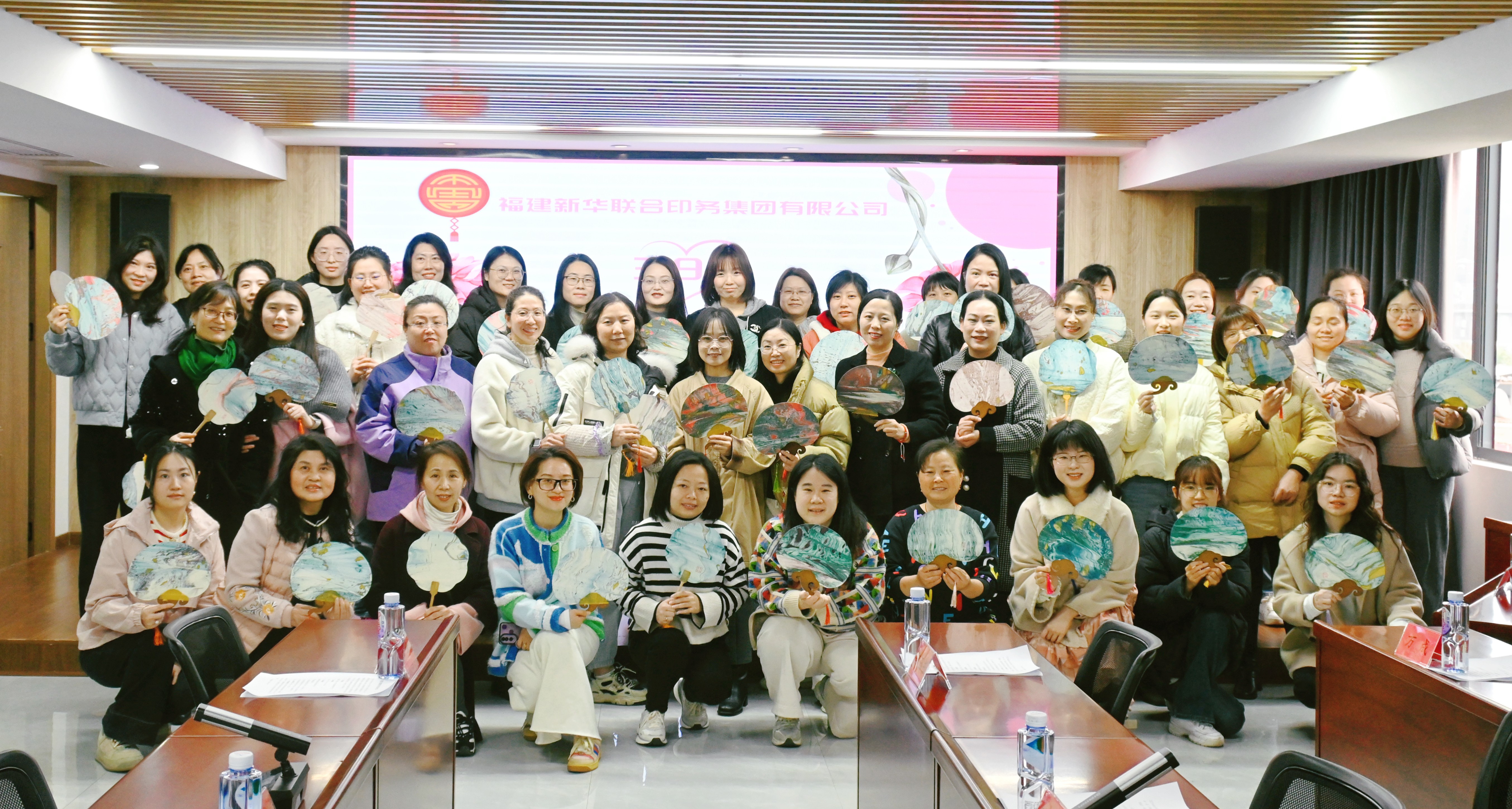 巧手绘春意，古韵绽芳华 | 永利ylg官网开展三八妇女节非遗手作活动